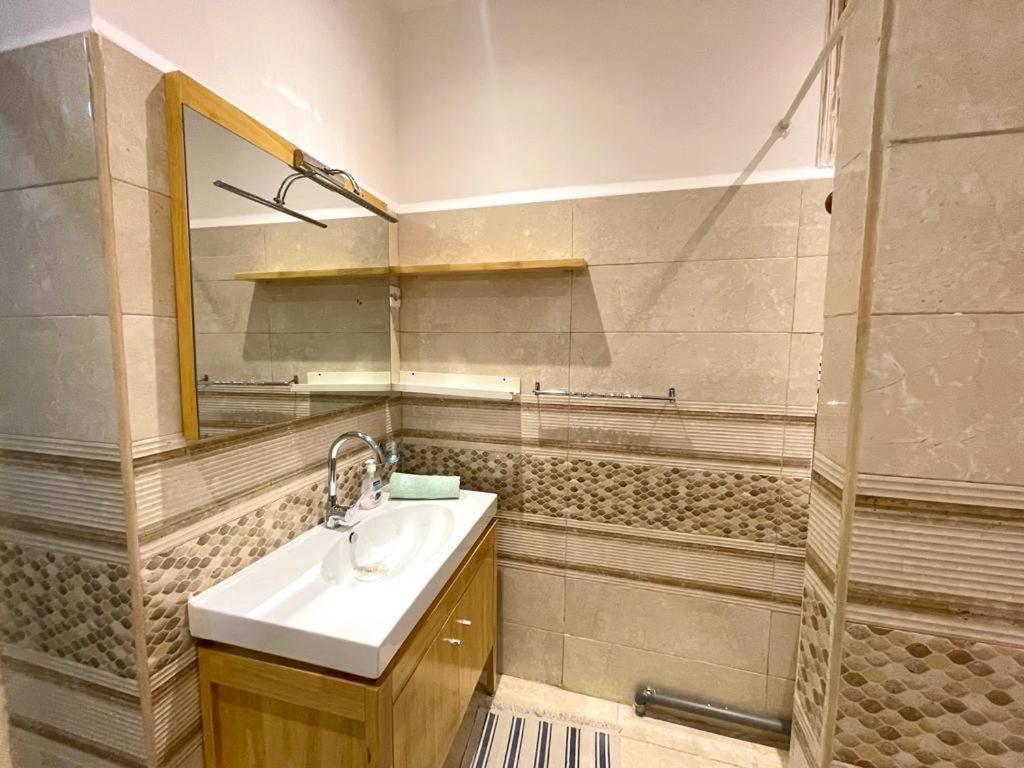 Appartement Dans Immeuble Haussmanien Algier Exterior foto